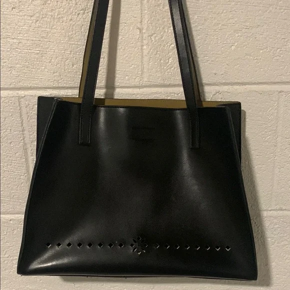 Mondani Black Leather Tote Bag with Sleek Design - Picture 1 of 6